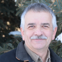 Headshot photo of Les Oystryk.