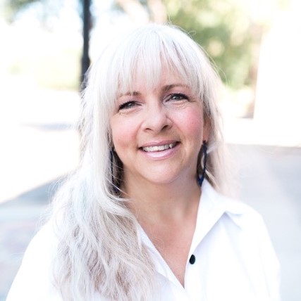 A profile photo of Kit Loewen.