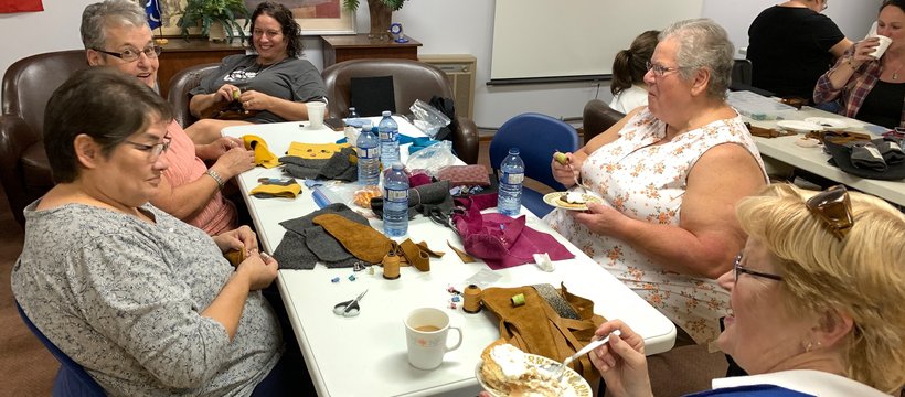 A photo of Kinistino area residents at the moccasin-making workshop.