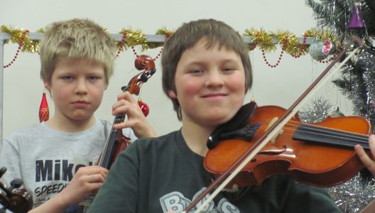 Keegan and Taegen Isaac playing their violins