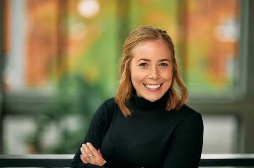 Headshot photo of Dr. Marnie Howlett with blurred background