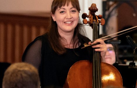 Alexa Haynes-Pilon playing the cello