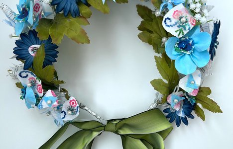 Photo of a floral wreath.