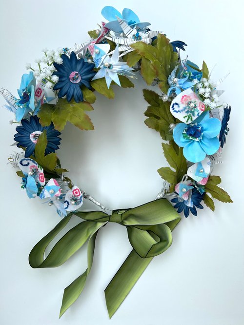 Photo of a floral wreath.